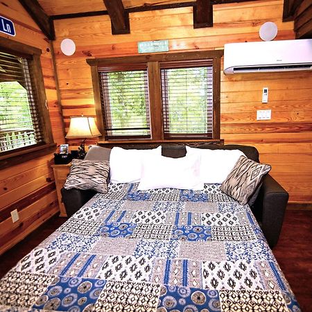 The Codex - Parker Creek Bend Cabins マーフリーズボロ エクステリア 写真